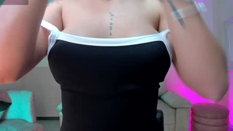 Snapshot of alessiacorleone_ chatting on January 24, 8:43 pm Alessia online show from January 24, 8:43 pm