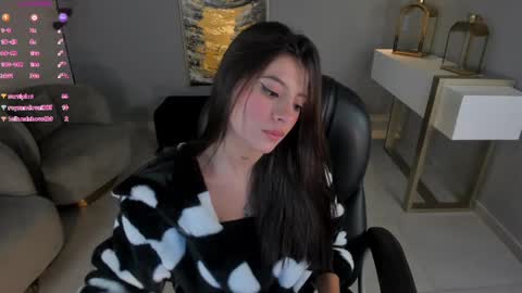 Snapshot of alessiacorleone_ chatting on February 26, 5:20 am Alessia online show from February 26, 5:20 am