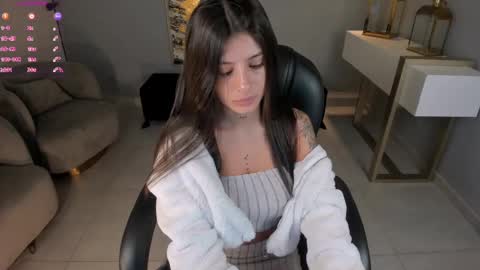 Snapshot of alessiacorleone_ chatting on February 26, 11:37 pm Alessia online show from February 26, 11:37 pm