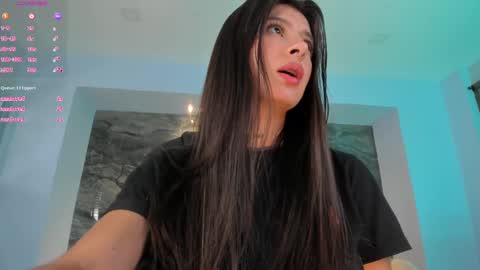 Snapshot of alessiacorleone_ chatting on March 11, 6:43 am Alessia online show from March 11, 6:43 am