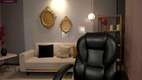 Snapshot of alessiacorleone_ chatting on September 23, 7:17 pm Alessia online show from September 23, 7:17 pm