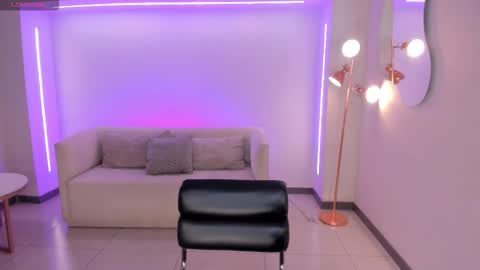 Snapshot of alessiacorleone_ chatting on October 21, 11:33 am Alessia online show from October 21, 11:33 am