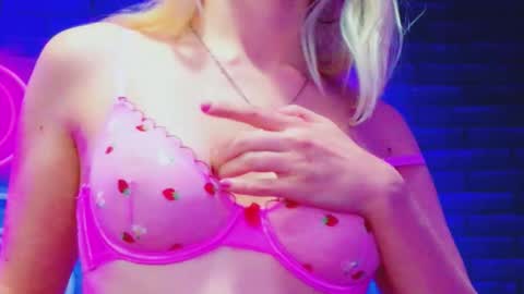 alessiacroft online show from February 15, 7:51 am