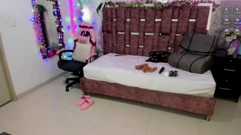 Snapshot of alessiadouce chatting on December 19, 8:44 pm Alessia online show from December 19, 8:44 pm