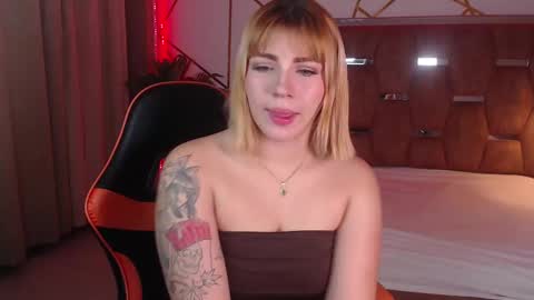 Snapshot of alessiadouce chatting on September 16, 4:02 am Alessia online show from September 16, 4:02 am