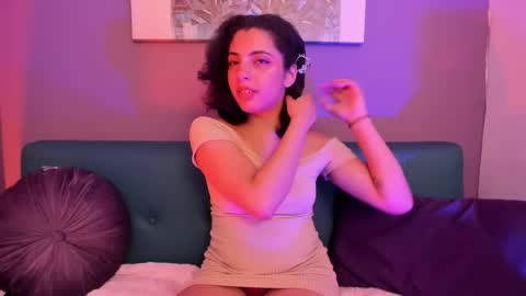 alessiia__ online show from November 4, 3:49 am