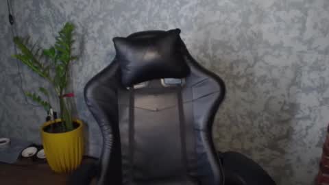 Snapshot of alessssamistress chatting on April 11, 8:02 pm Alex online show from April 11, 8:02 pm