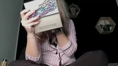 Snapshot of alesys69 chatting on February 22, 12:34 am alesys69 online show from February 22, 12:34 am