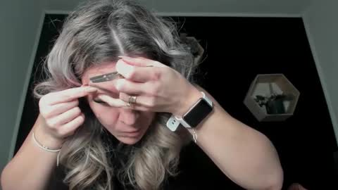 Snapshot of alesys69 chatting on February 27, 12:43 am alesys69 online show from February 27, 12:43 am