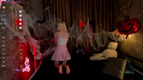 Lola online show from October 22, 2:50 pm