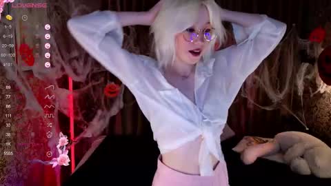 Lola online show from October 25, 3:51 pm