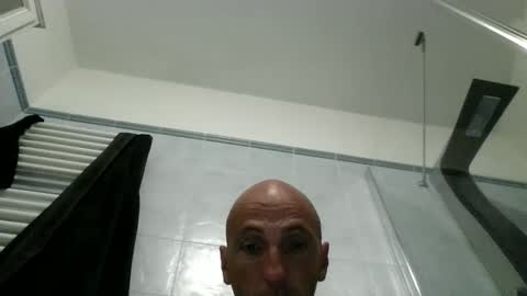 Snapshot of alex120475 chatting on April 5, 9:01 pm alex120475 online show from April 5, 9:01 pm