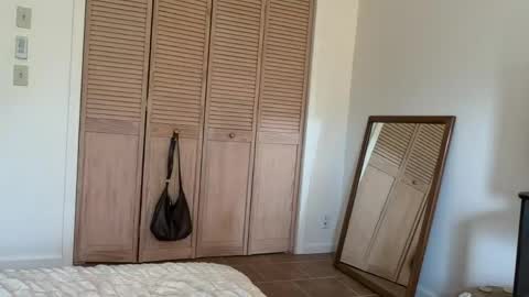 alex  online show from April 15, 7:58 pm