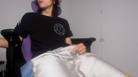 Snapshot of alex_connorr chatting on June 9, 1:06 am alex_connorr online show from June 9, 1:06 am