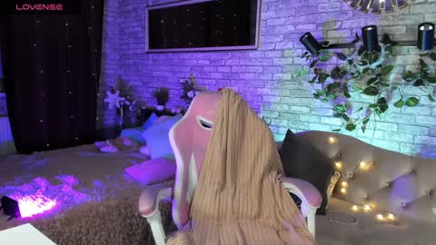 Snapshot of alex_howell chatting on January 10, 8:37 pm alex_howell online show from January 10, 8:37 pm