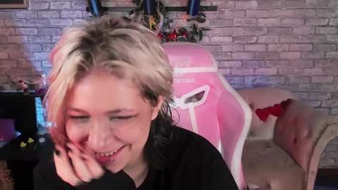 Snapshot of alex_howell chatting on February 22, 6:06 am alex_howell online show from February 22, 6:06 am