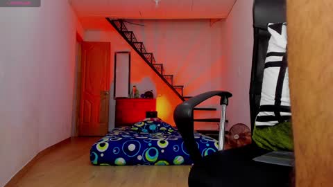 i am Alex online show from December 4, 3:37 am