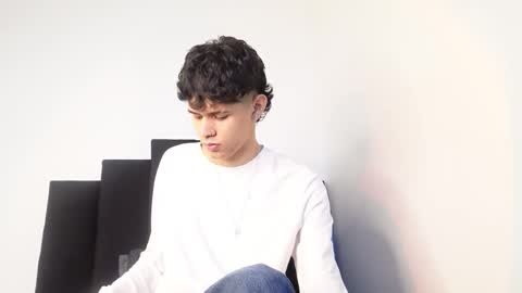 alex_mark_ online show from November 25, 1:22 pm