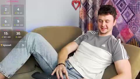 Snapshot of alex_onelove chatting on February 20, 9:00 am Alex online show from February 20, 9:00 am