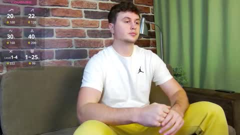 Snapshot of alex_onelove chatting on October 29, 10:17 am Alex online show from October 29, 10:17 am