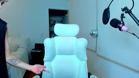 Snapshot of alex_poett chatting on February 6, 6:40 am Residente0xxx online show from February 6, 6:40 am