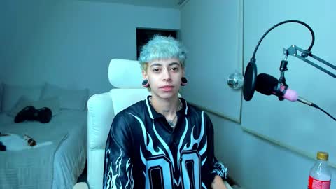 Snapshot of alex_poett chatting on February 10, 6:50 am Residente0xxx online show from February 10, 6:50 am