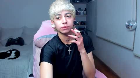 Snapshot of alex_poett chatting on March 3, 6:30 am Residente0xxx online show from March 3, 6:30 am