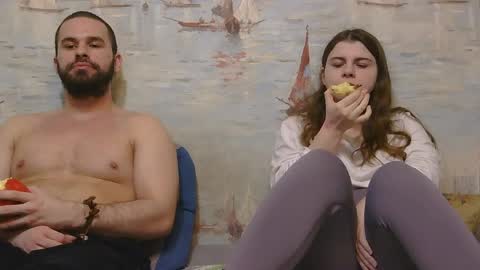 Alex and Sarah online show from April 21, 4:23 pm