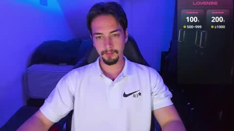 Snapshot of alex_smith0 chatting on February 13, 11:37 pm online show from February 13, 11:37 pm