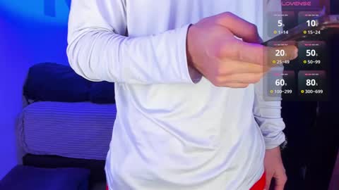 Snapshot of alex_smith0 chatting on February 19, 2:01 am online show from February 19, 2:01 am