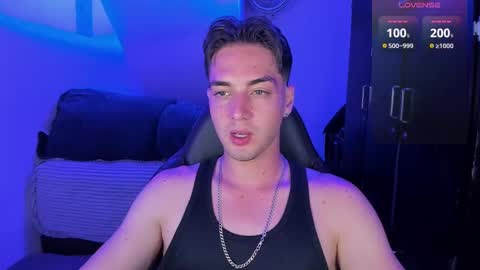 Snapshot of alex_smith0 chatting on February 22, 2:28 am online show from February 22, 2:28 am