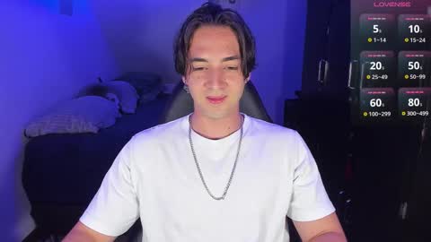 Snapshot of alex_smith0 chatting on September 24, 1:31 am online show from September 24, 1:31 am