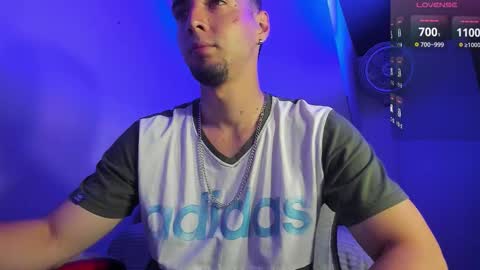 Snapshot of alex_smith0 chatting on December 19, 6:15 pm online show from December 19, 6:15 pm