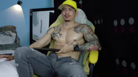 alex_sthorm online show from April 12, 3:33 am