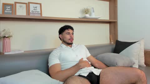 alex_wolf05 online show from February 10, 4:22 pm