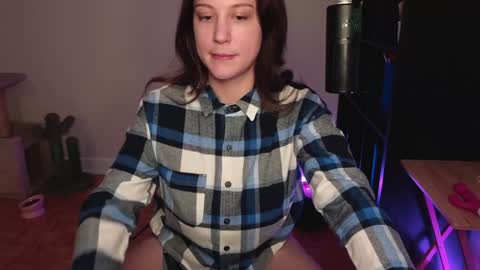 dont be afraid to click social media link its  working  just click on that  online show from December 6, 11:25 pm