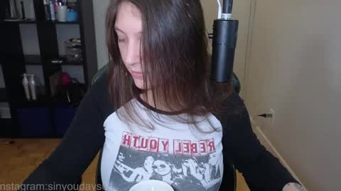 dont be afraid to click social media link its  working  just click on that  online show from November 13, 11:58 pm