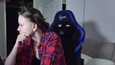 Snapshot of alexa_feels chatting on June 6, 4:44 pm Little Duck homie online show from June 6, 4:44 pm