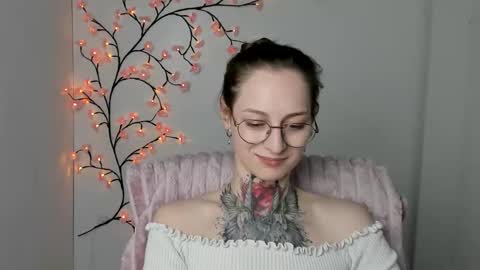 Snapshot of alexa_kittie chatting on April 18, 7:58 pm Alexa online show from April 18, 7:58 pm