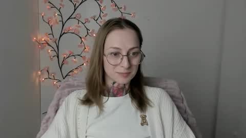 Snapshot of alexa_kittie chatting on May 19, 1:56 am Alexa online show from May 19, 1:56 am