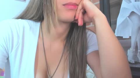 Snapshot of alexa_latina chatting on March 6, 7:32 pm alexa latina online show from March 6, 7:32 pm