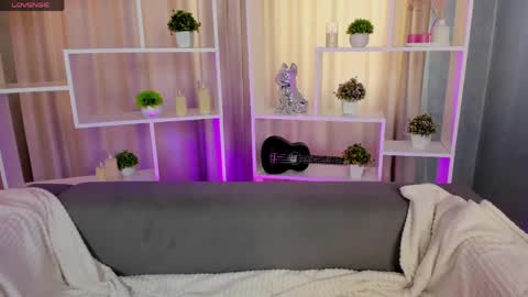 alexaabee online show from May 19, 8:09 am