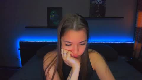 Snapshot of alexabarkley chatting on April 21, 2:04 am angel online show from April 21, 2:04 am