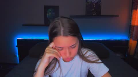 Snapshot of alexabarkley chatting on April 28, 1:48 am angel online show from April 28, 1:48 am