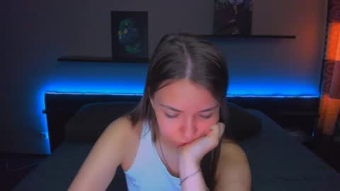 Snapshot of alexabarkley chatting on April 29, 1:21 am angel online show from April 29, 1:21 am