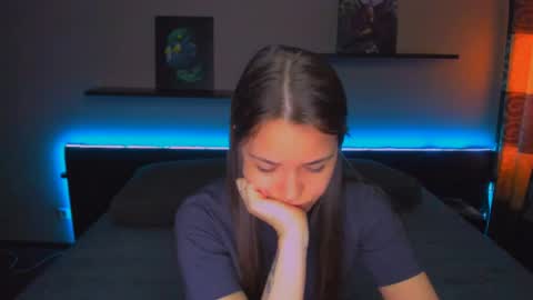 Snapshot of alexabarkley chatting on May 1, 1:54 am angel online show from May 1, 1:54 am