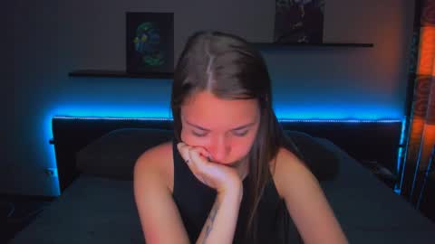 Snapshot of alexabarkley chatting on May 4, 12:39 am angel online show from May 4, 12:39 am