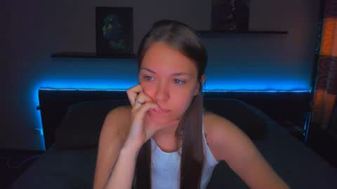 Snapshot of alexabarkley chatting on May 18, 12:40 am angel online show from May 18, 12:40 am