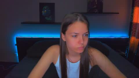 Snapshot of alexabarkley chatting on May 18, 4:29 am angel online show from May 18, 4:29 am
