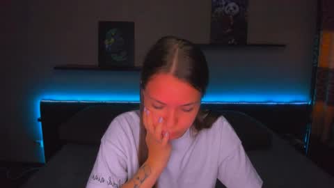 Snapshot of alexabarkley chatting on May 19, 12:38 am angel online show from May 19, 12:38 am